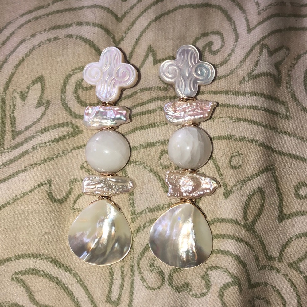 Mother of pearl statement necklace